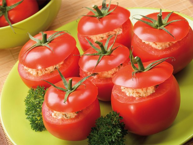 Tomato stuffed with aubergine puree